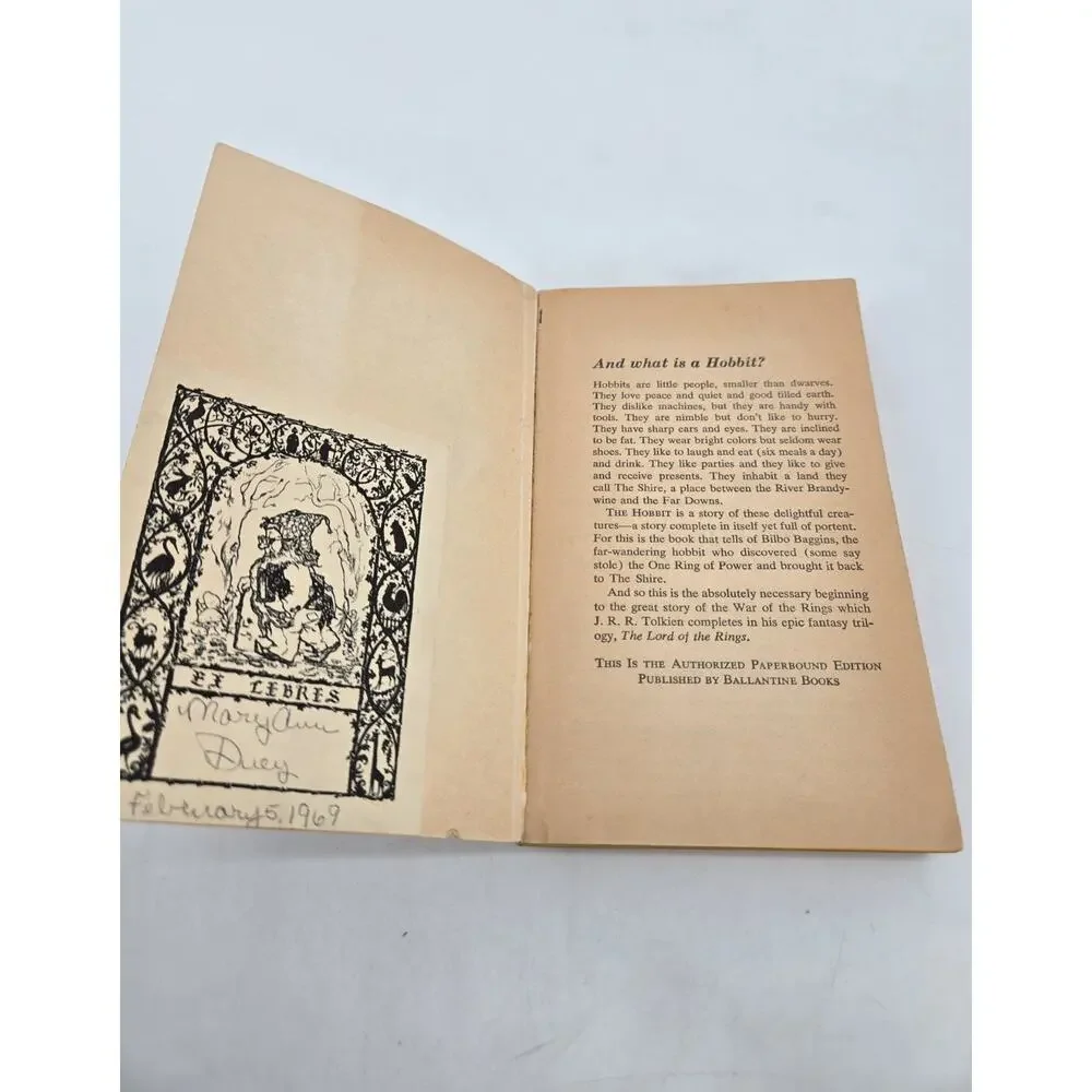 The Hobbit J.R.R Tolkien 1968 The Authorized Edition 17th Printing PB Vintage